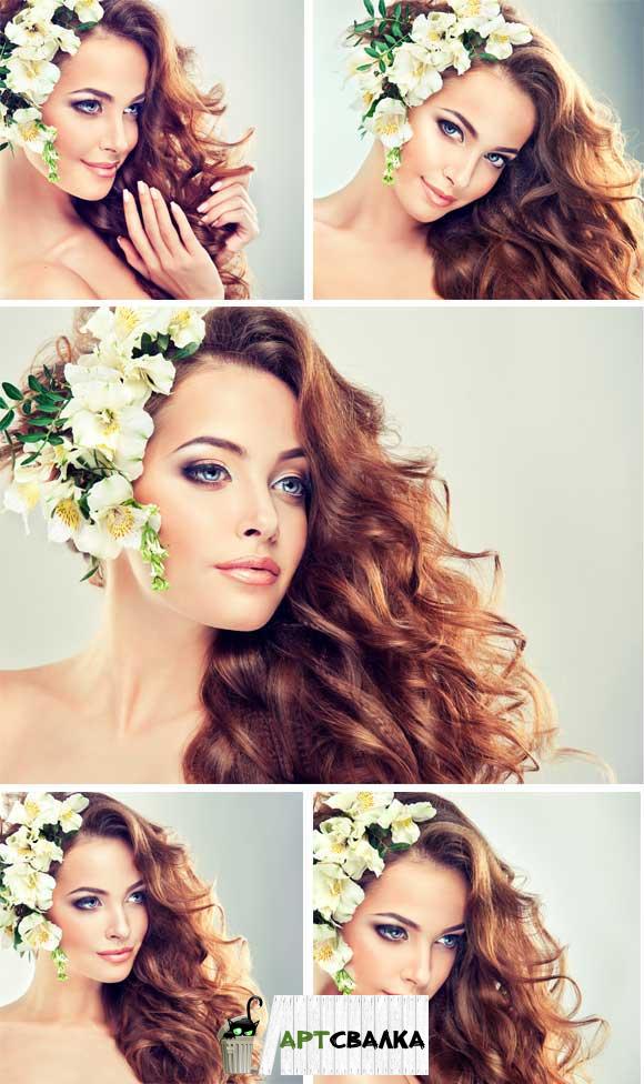 Девушка со цветами в волосах  | Girl with flowers in her hair